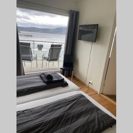Flott Leilighet Med Spektakulaer Utsikt! Hjelmeland Exterior foto