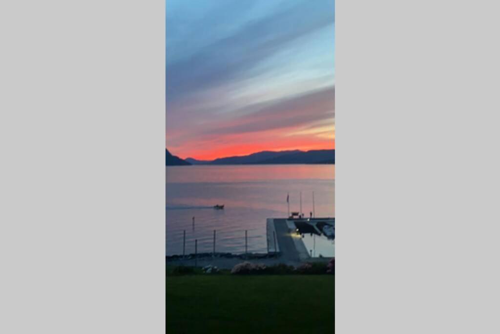 Flott Leilighet Med Spektakulaer Utsikt! Hjelmeland Exterior foto