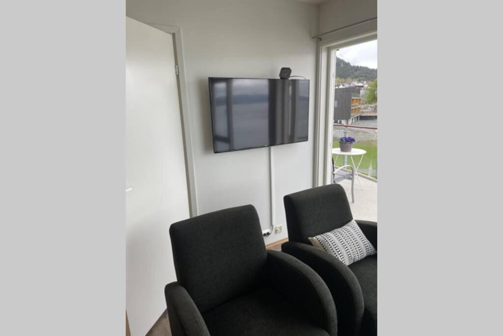 Flott Leilighet Med Spektakulaer Utsikt! Hjelmeland Exterior foto